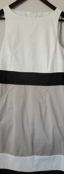 Sleeveless Lori M Collection dress, Size S, neutral colours - Picture 2 of 3